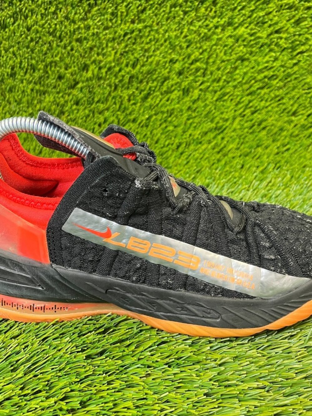 Nike LeBron 18 Black Crimson Boys Size 6Y Basketball Athletic Shoes Sneakers